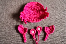 钩针平面小螃蟹眼睛和钳子的钩法（3）