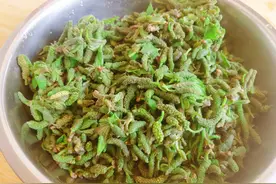 农村妈妈蒸苟穗，春天多吃野菜，新鲜美味，营养好吃，美味可口视频封面