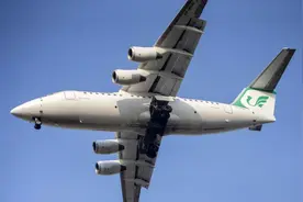 伊朗被彻底激怒了，当着美军面亮出一艘航母，军方下令开火击沉视频封面