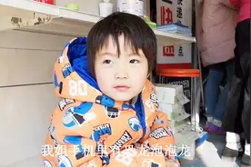 白雪和二猪讨论换啥发型，二猪的一句：我妈光打我，笑喷所有人！