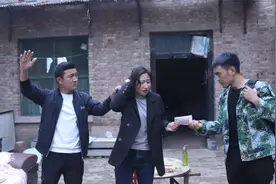 哥哥外出打工，妹妹偷拿1万接济哥哥被丈夫教训，结局大快人心视频封面