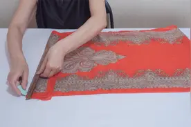 不用的长纱巾别丢！对折2次缝1根松紧带，漂亮出门实用视频封面