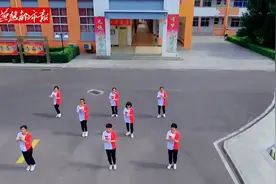 河北一中学八名老师集体跳“中国范”为高三考生加油