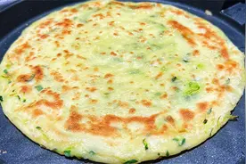 万万没想到面粉里加1根黄瓜竟然这么好吃，清香味美又筋道，特香