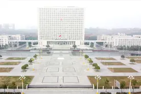 航拍河南信阳市，距郑州太远，离武汉太近，你觉得能进入几线城市