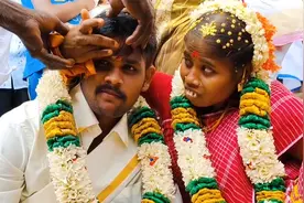 印度农村婚礼，神像见证下的传统婚礼仪式，和中国有异曲同工之妙