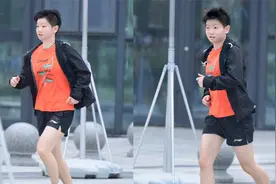 孙颖莎穿短裤一路小跑，被粉丝喊话注意保暖，用小奶音回应超可爱视频封面