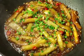 茄子最简单好吃的做法，不用油炸，鲜香下饭不油腻，汤汁都不剩