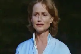 阿维尼翁戏剧节---美狄亚【让人上瘾的伊莎贝尔 于佩尔】视频封面