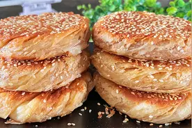 烧饼这么做，一口下去酥脆掉渣，要多香有多香，简单又好吃视频封面