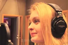 乌克兰美女翻唱《喜欢你》走红外网，外热评：回顾经典，满满回忆视频封面