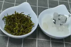 冰糖和茶叶一起泡水喝，没想到作用这么厉害，真是高手在民间视频封面