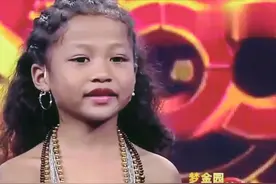 五岁黑皮肤混血儿上台，没想到这么的能说会道，主持人都愣住！