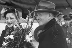 1936年，蒋介石被扣押，宋美龄亲自前往西安谈判视频封面