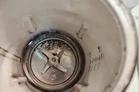 厨房小常识分享：破壁机糊底了怎么刷干净？