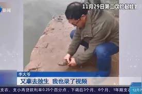 重庆大爷钓鱼的神奇经历，连续3次钓起同一条娃娃鱼！视频封面