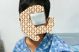 飞来横祸！佛山7岁小学生被铅笔击中，险失去眼球视频封面