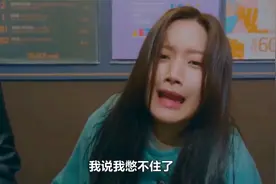 姑娘电梯里内急，结果小伙的做法让她瞬间崩溃！电梯里的搞笑场面视频封面