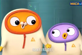 两兄弟吃进美食 结果又口喷绿烟 这究竟是为什么视频封面