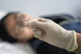 女生“上环”手术怎么完成的？镜头记录下全过程，网友：看着都疼视频封面