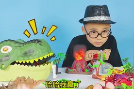 小泽带来好玩的恐龙大嘴巴模型玩具，原来是一个会动的玩具收纳盒视频封面