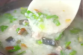 皮蛋瘦肉粥的做法，只需做对1步，10分钟就能熬好，鲜香无腥味