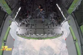记者在战位丨直击运-20大型运输机精准投送视频封面