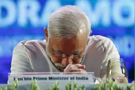 西方支援杯水车薪！印学者潸然泪下向华求援，中使馆表态引爆舆论视频封面