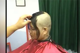 中年大姐，齐肩发直接刮光头，变化这么大，她却很镇定视频封面