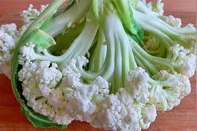 炒花菜有人焯水，有人直接炒，教你正确做法，颜色翠绿营养不流失视频封面
