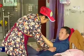 丈夫突发脑梗回乡，南昌县实施精准扶贫，一份份拌粉托起小康梦视频封面