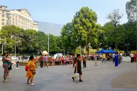 重庆市北碚区，街头随拍嘉陵江边美丽小城