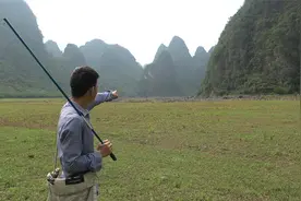 600条鱼养在山洞里，半年后突然消失不见，小莫很疑惑视频封面
