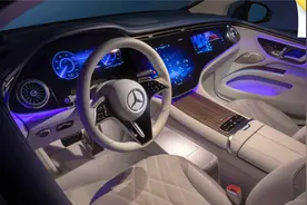 从挡泥板变三联屏 缰绳变拨片 汽车内饰百年变迁解读视频封面