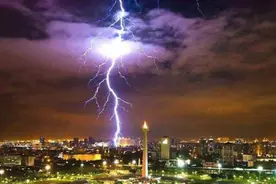 闪电究竟有多长？看起来很遥远的闪电，最长可以横跨五百公里视频封面