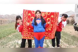 婷婷乔装打扮隐藏尿床的小秘密，没想小秘密却还是被发现了，真逗视频封面