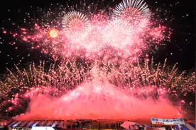 日本长野烟花大会 与音乐相结合的烟火 结尾太漂亮了视频封面