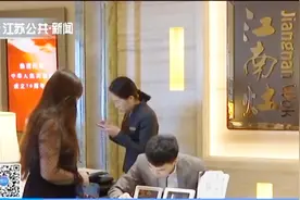 提前一年就交定金，国庆婚宴预订火爆，价格最低都要3000多元！视频封面