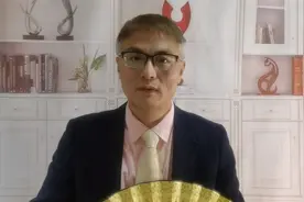 为什么每次去银行都看不见老员工？那些四五十岁的人都去哪里了？视频封面