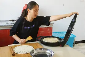 电饼铛做葱油饼，步骤操作很简单，个个香酥掉渣，好吃又解馋