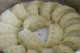 家庭版大蒸饺学会这样做，柔软筋道不破皮不漏馅，适合新手视频封面