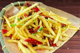 饭店的干煸土豆丝为啥那么好吃？做法技巧分享大家，原来这么简单视频封面
