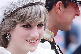 1981年查尔斯王储大婚影像：婚礼现场隆重华丽，王妃年轻漂亮！视频封面