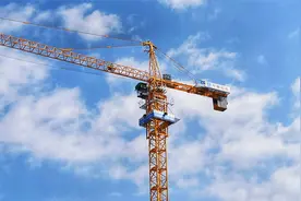 盖高层楼房时，比楼房还高的百米塔吊，到底是怎样升上去的？视频封面