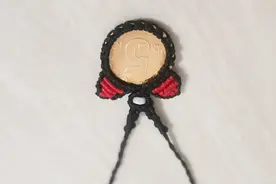 猫头五角硬币吊坠项链编织过程（二），项链绳子怎么编视频封面