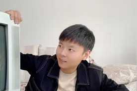奇葩小伙拆掉一台老式电视机，竟只为知道里面的金属能值多少钱？视频封面