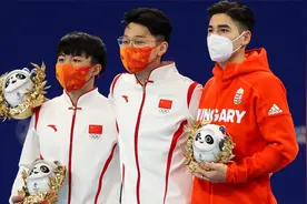 致敬亚军李文龙！中国冬奥第2金的战术棋子！王濛大呼国民小儿子视频封面