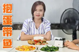 带鱼这样腌制更入味！用蛋液包裹撒上秘制佐料，真的太下饭了视频封面