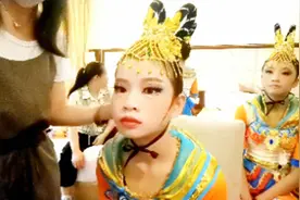 儿童类敦煌舞妆容教程分享，妆前妆后对比，一下就被惊艳到
