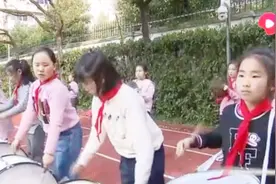 家长不能按时接孩子也不怕！705所小学已将免费课后服务延时至6点视频封面